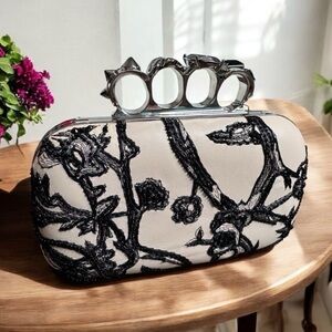 ❤️‍🔥Sold❤️‍🔥 Alexander McQueen Black and Cream Knuckle Clutch